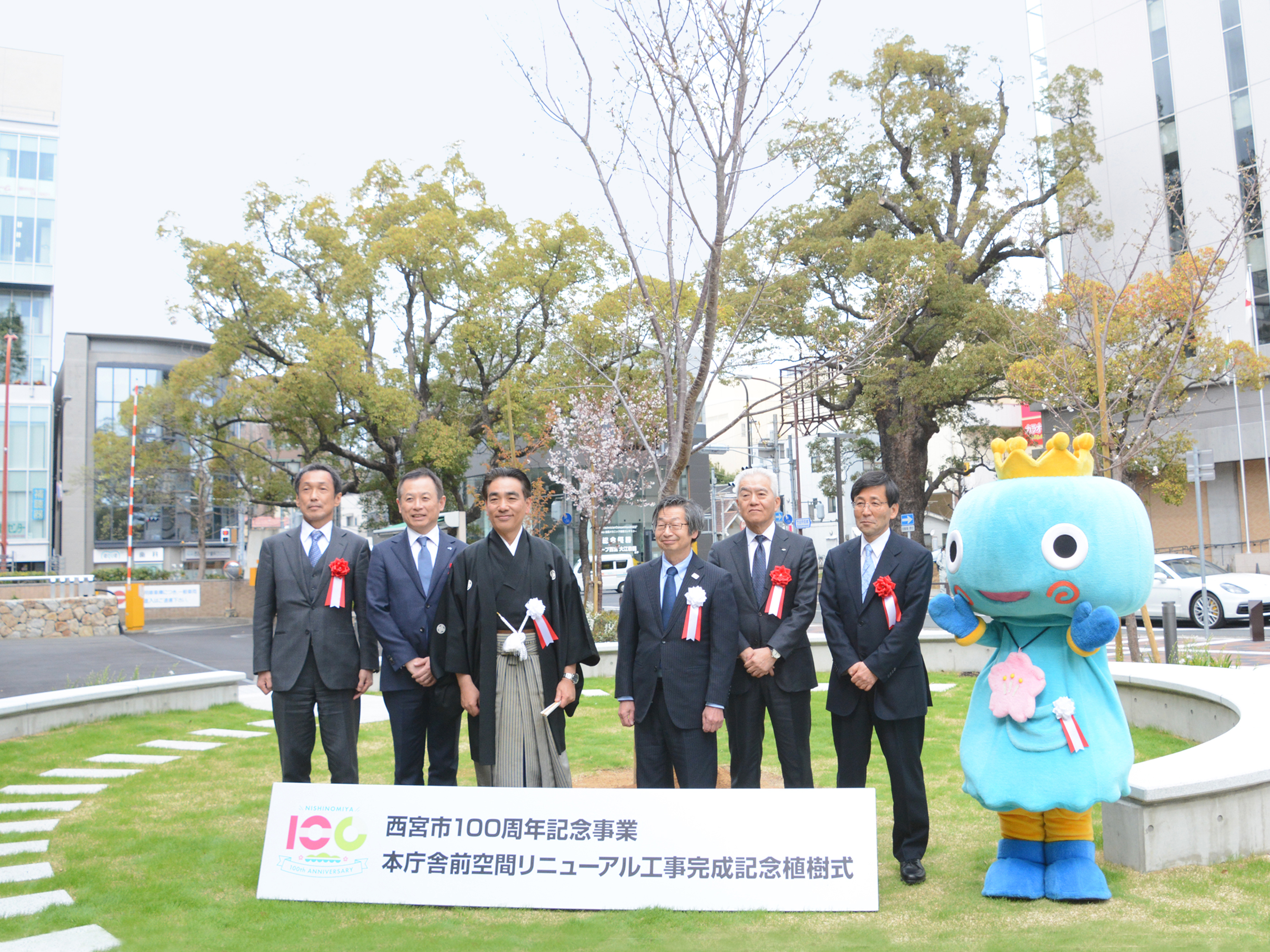 西宮市本庁舎前の広場がリニューアルしました